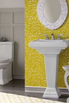 La carta da parati in una toilette è in vinile