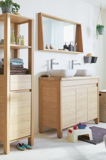 Büyük ahşap banyo