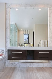 Yapay taşlı büyük banyo
