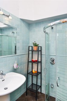 Büyük kiremitli banyo