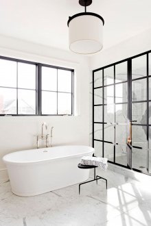 Büyük banyo ve avize