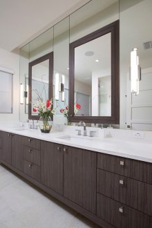 Mobilyalı geniş banyo