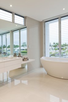 Geniş banyo ovaları