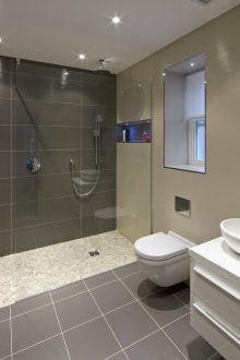 Büyük gri banyo