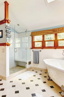 Geniş banyo parlak