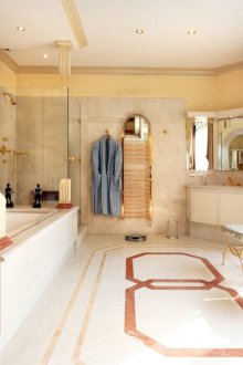 Altınlı büyük banyo