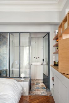 Interior partition between the bedroom and the bathroom