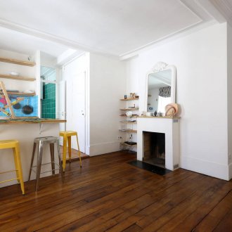 Interior partition bar