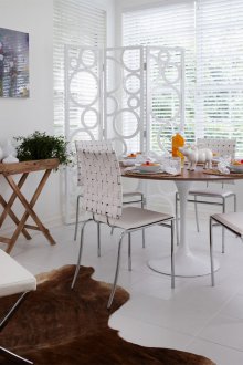 Interior partition screen