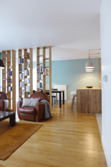 Interior partition in the dining room