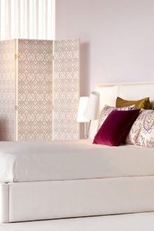 Interior partition screen with a pattern
