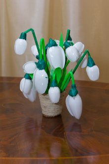 Crafts για τις 8 Μαρτίου snowdrops από πλαστικά κουτάλια
