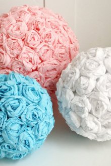 Crafts στις 8 Μαρτίου μπάλες από χαρτοπετσέτες