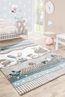 Kinderanordnung mit Teppich