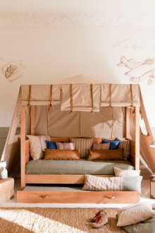 Die Aufteilung des Kinderzimmers mit Flugzeugen