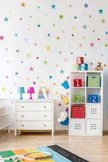 Die Aufteilung des Kinderzimmers mit den Sternen
