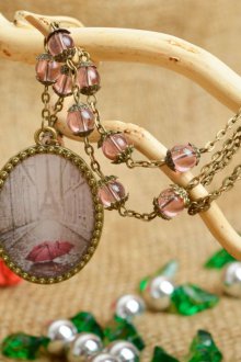 8 Mart için hediye do-it-yourself kolye