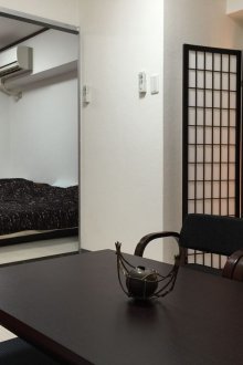 Japanese-style studio apartment in black