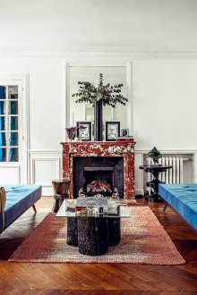 Provence-style studio apartment with decor