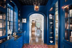Μπλε χρώμα στο διάδρομο