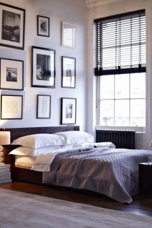 Imagens sobre a cama em quadros em preto e branco