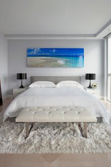 Fotografia da praia acima da cama