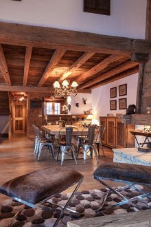 Grande maison de style chalet
