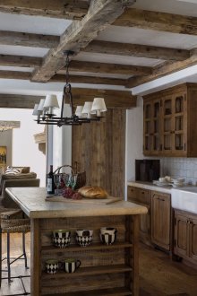 Cuisine de style chalet blanc et brun