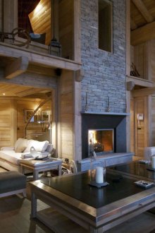 Maison en bois clair de style chalet