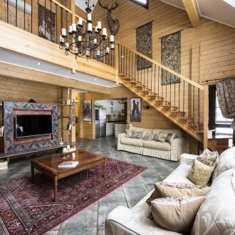 Séjour lumineux avec moquette chalet
