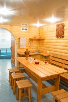 Havuz erişimine sahip salon