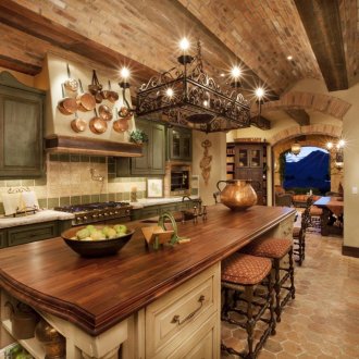 Plafond en brique dans la cuisine de style italien