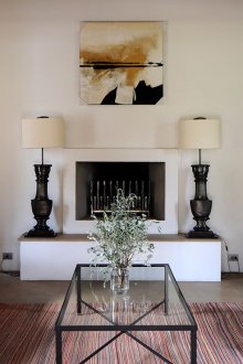Salon dans un style italien moderne.