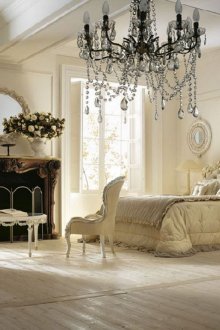Chambre de style italien dans des couleurs blanches et beiges