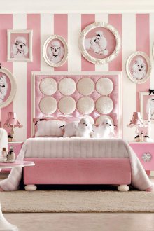 Decorazione da tavola con un tovagliolo rosa