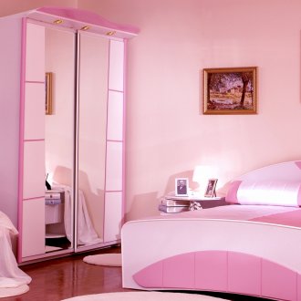 Pembe ve beyaz yatak odası mobilyaları
