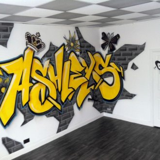 Graffiti innerhalb eines hellen Raumes