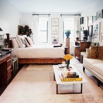 Colonial style bright bedroom