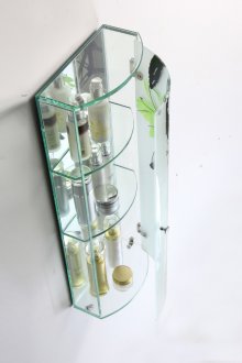 Banyo aksesuarları için cam raflar