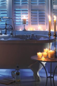 Mumlarla banyo romantik dekorasyon
