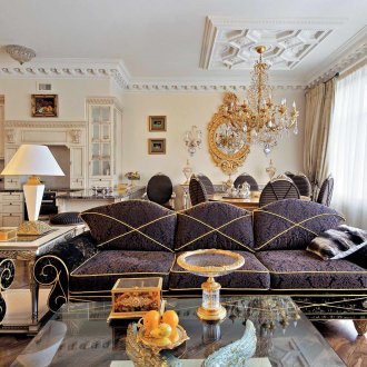 Salle à manger et salon combinés éclectiques avec des accents dorés