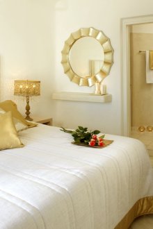 Chambre blanche et or